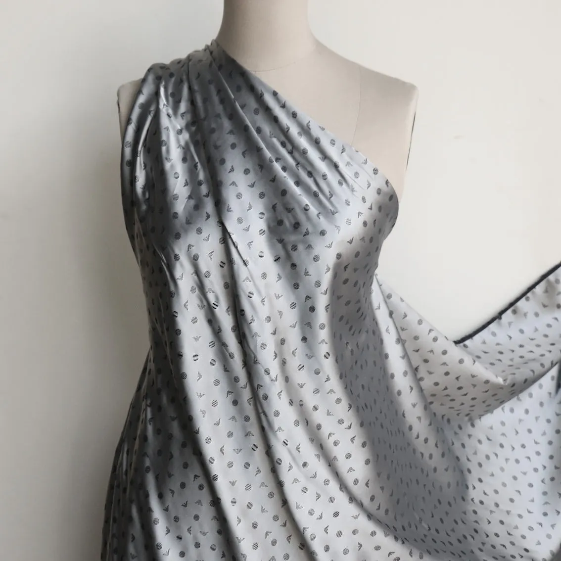 Embossed Black - Fancy Lining